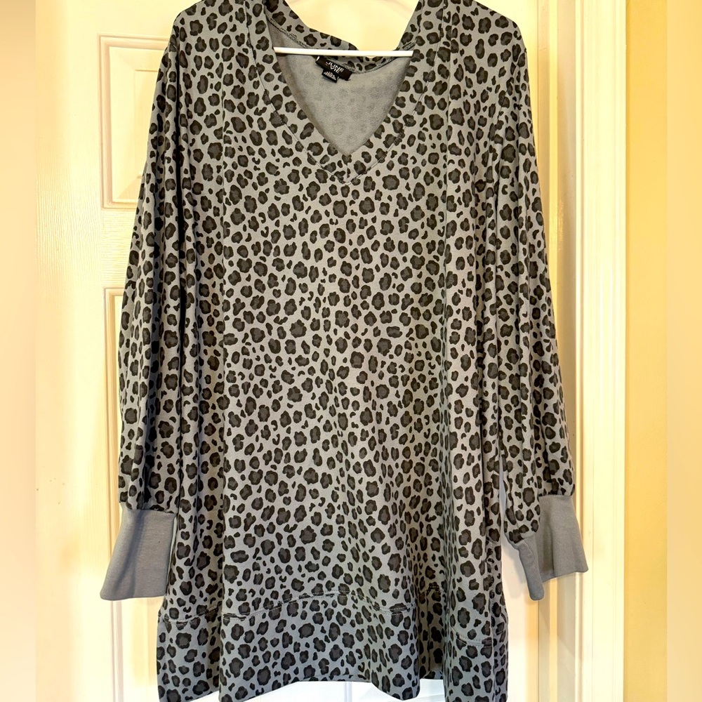 V-neck cheetah sweatshirt